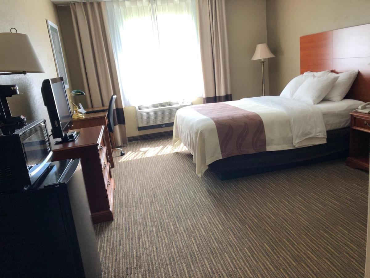 Quality Inn & Suites New Castle Luaran gambar