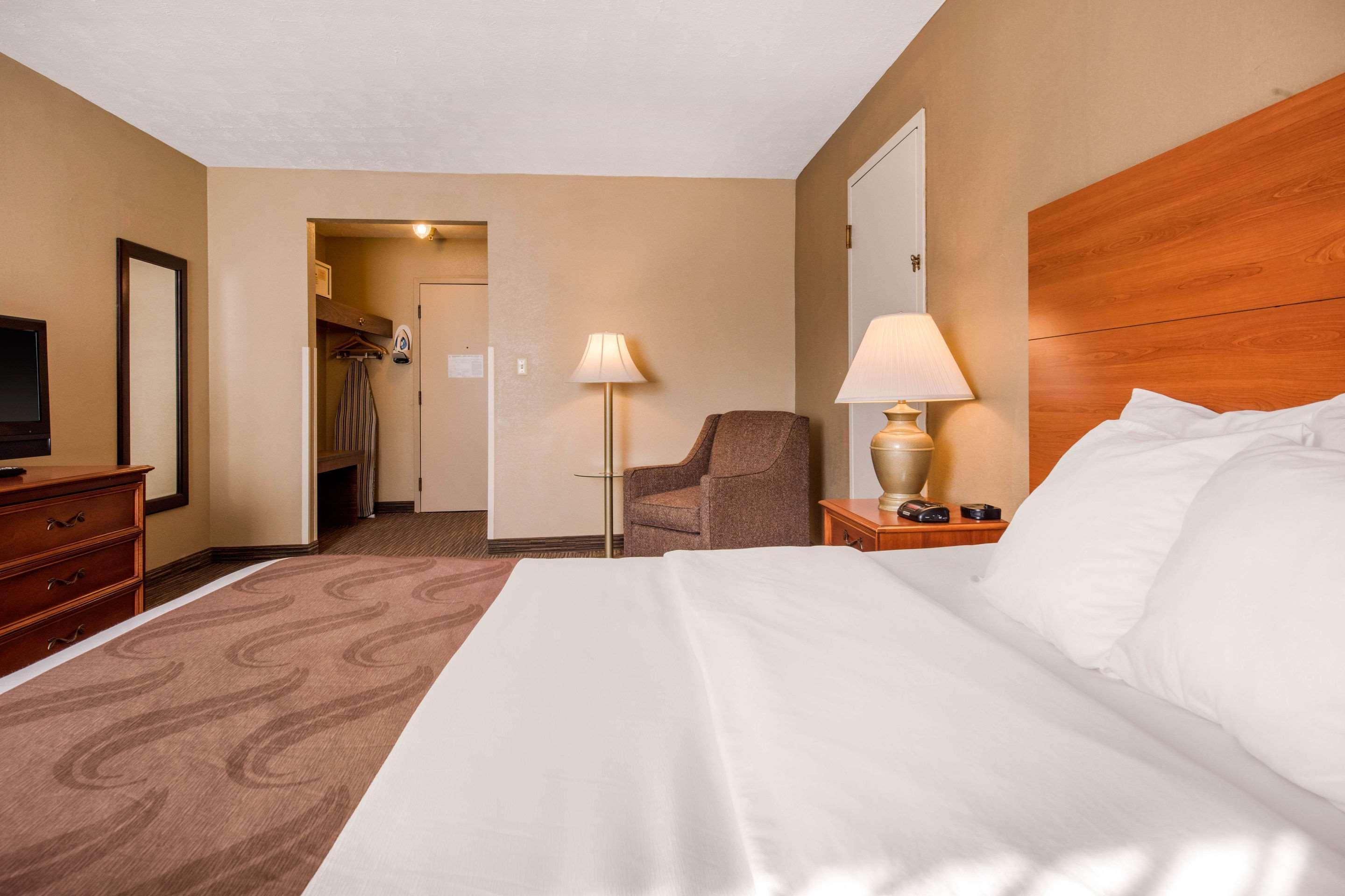 Quality Inn & Suites New Castle Luaran gambar