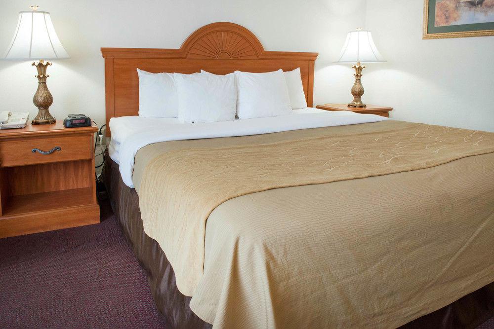 Quality Inn & Suites New Castle Luaran gambar