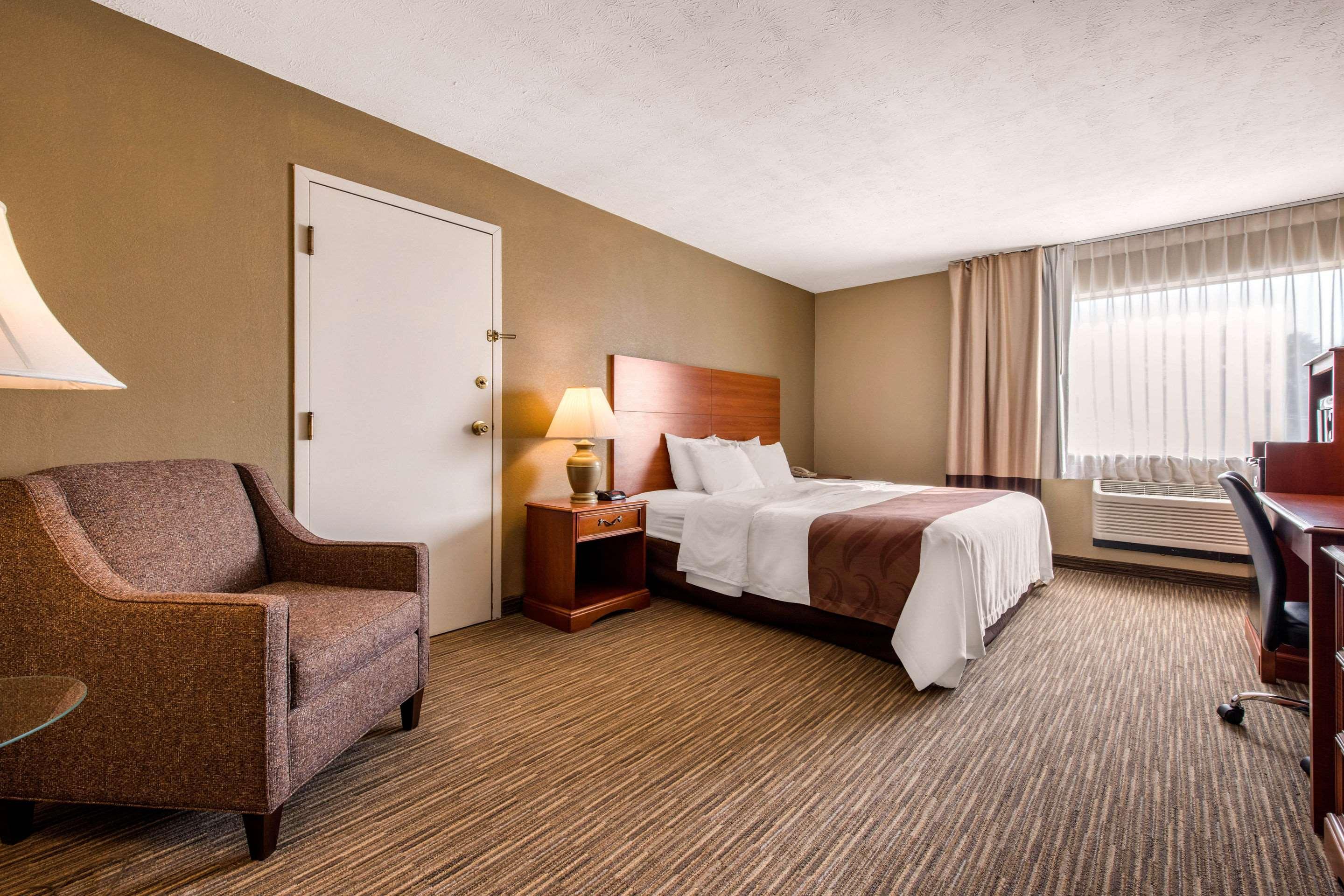Quality Inn & Suites New Castle Luaran gambar