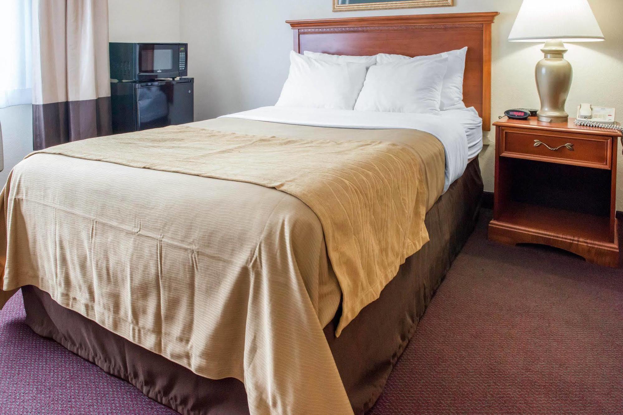 Quality Inn & Suites New Castle Luaran gambar
