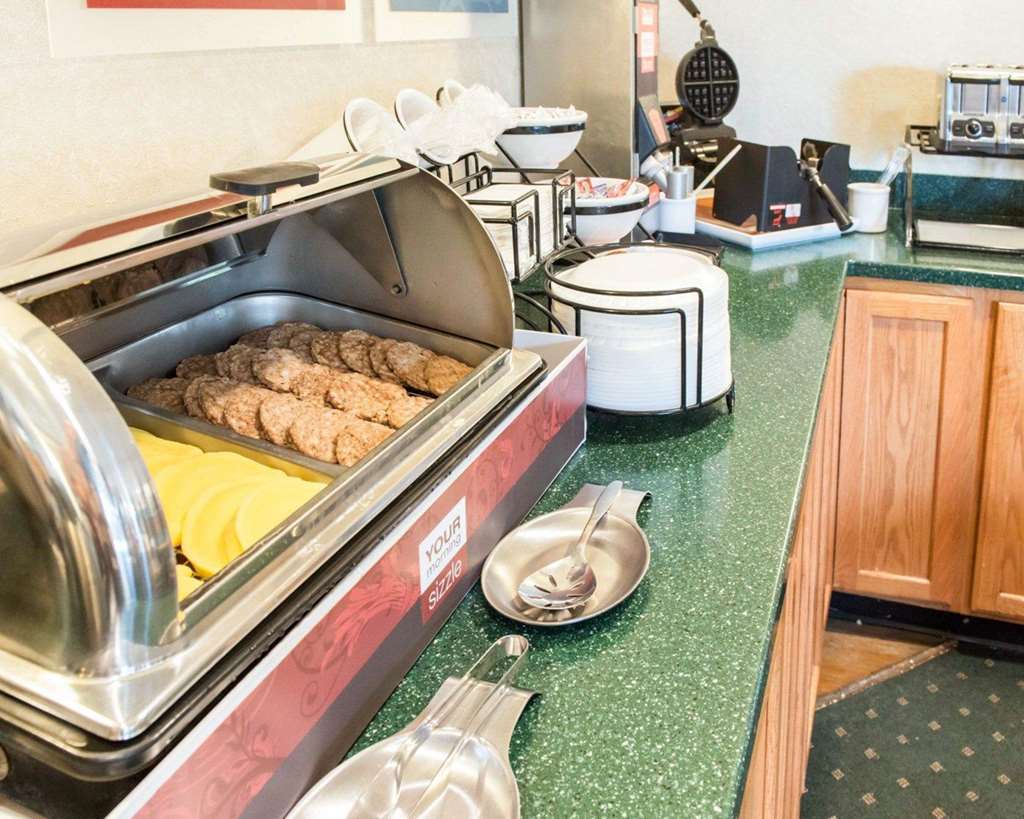 Quality Inn & Suites New Castle Restoran gambar